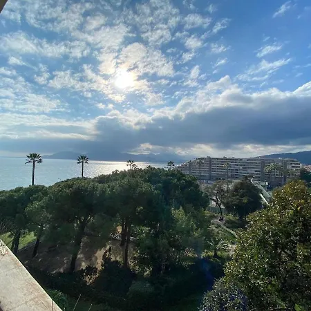Apartment Luxury 1 Bed Seafront Escape In