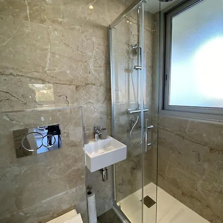 Luxury 1 Bed Seafront Escape In * Cannes