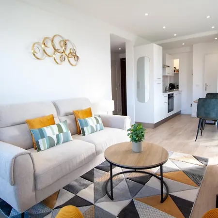 Luxury 1 Bed Seafront Escape In *