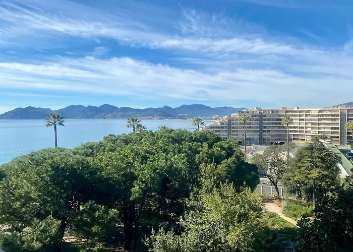 Luxury 1 Bed Seafront Escape In Cannes