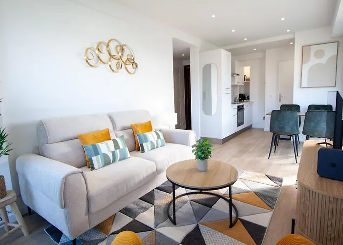 Luxury 1 Bed Seafront Escape In *