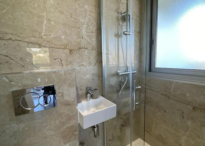 Luxury 1 Bed Seafront Escape In * Cannes